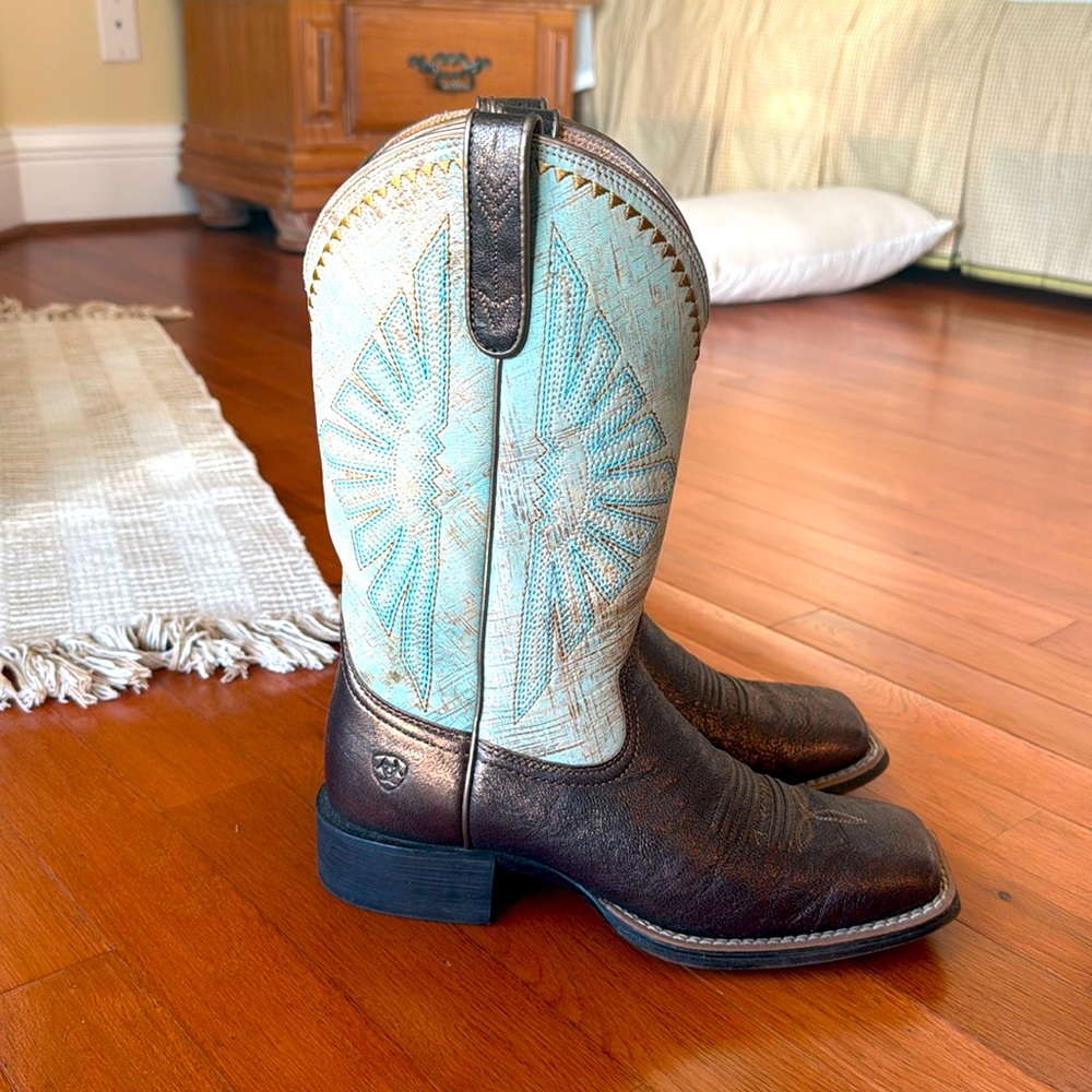 Area women’s size 6.5 B teal square toe boots